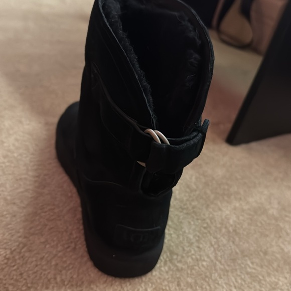 UGG black buckle boots - Picture 2 of 3